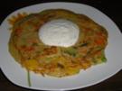 Vegetarisch: Gemüsepuffer mit Kräuter-Sour Cream - Rezept