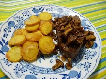 Rezept: Rinderfilet mit Pfifferlingen und Chips-Kartoffeln Rinderfilet mit Pfifferlingen und Chips-Kartoffeln - Rezept