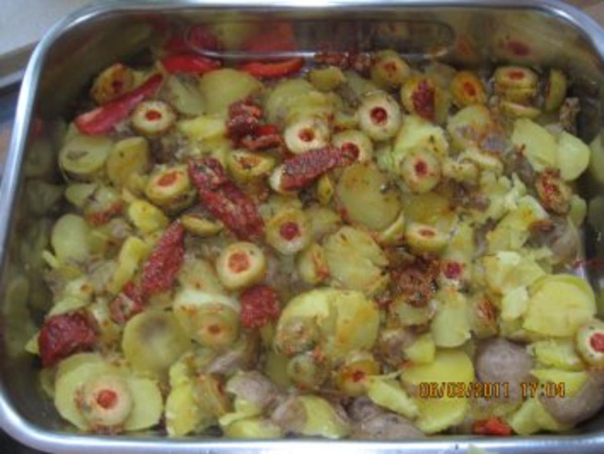 Auflauf mit Schweinegeschnetzeltem,Kartoffeln,Oliven und Paprika - Rezept - Bild Nr. 4