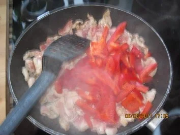 Rezept: Auflauf mit Schweinegeschnetzeltem,Kartoffeln,Oliven und Paprika Bild Nr. 6 Auflauf mit Schweinegeschnetzeltem,Kartoffeln,Oliven und Paprika - Rezept - Bild Nr. 6