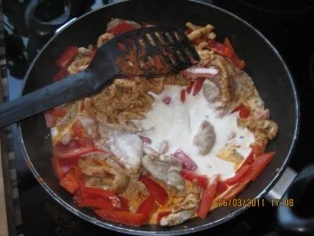 Rezept: Auflauf mit Schweinegeschnetzeltem,Kartoffeln,Oliven und Paprika Bild Nr. 7 Auflauf mit Schweinegeschnetzeltem,Kartoffeln,Oliven und Paprika - Rezept - Bild Nr. 7