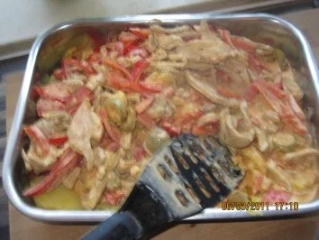 Rezept: Auflauf mit Schweinegeschnetzeltem,Kartoffeln,Oliven und Paprika Bild Nr. 9 Auflauf mit Schweinegeschnetzeltem,Kartoffeln,Oliven und Paprika - Rezept - Bild Nr. 9