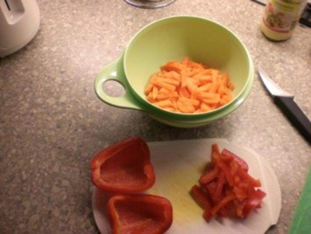 Schnitzel mit Paprika und Möhrengemüse dazu  Kartoffelsalat - Rezept - Bild Nr. 2