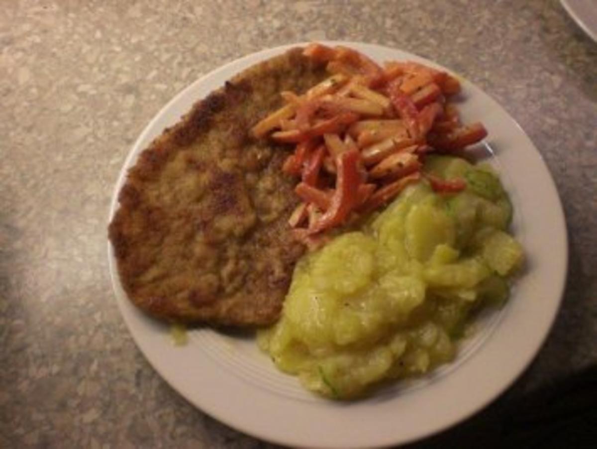 Schnitzel mit Paprika und Möhrengemüse dazu  Kartoffelsalat - Rezept - Bild Nr. 4