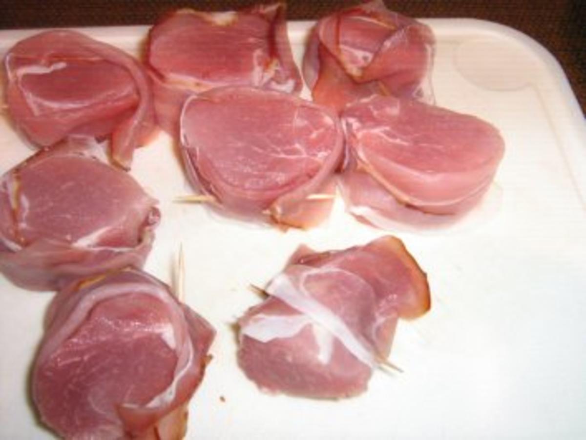 Schweinemedaillons im Speckmantel im  Wirsingbett überbacken - Rezept - Bild Nr. 3