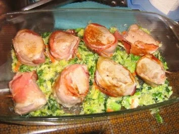 Rezept: Schweinemedaillons im Speckmantel im Wirsingbett überbacken Bild Nr. 6 Schweinemedaillons im Speckmantel im Wirsingbett überbacken - Rezept - Bild Nr. 6