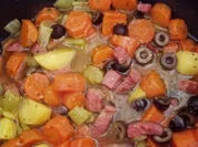 -Hauptmahlzeit- Eintopf mit Möhren, Stangensellerie und Oliven - Rezept