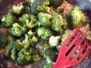 Rezept: ~Beilage~ gebratene Brokkoliröschen Bild Nr. 5 ~Beilage~ gebratene Brokkoliröschen - Rezept - Bild Nr. 5