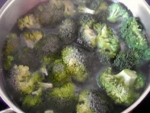 Rezept: ~Beilage~ gebratene Brokkoliröschen Bild Nr. 2 ~Beilage~ gebratene Brokkoliröschen - Rezept - Bild Nr. 2