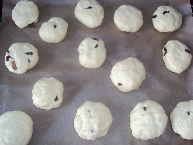 Rezept: Rosinenbrötchen Bild Nr. 3 Rosinenbrötchen - Rezept - Bild Nr. 3