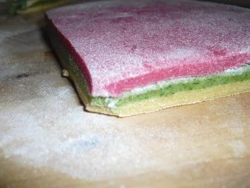 Rezept: 3-Farbige Ravioli mit Ricotta-Füllung Bild Nr. 2 3-Farbige Ravioli mit Ricotta-Füllung - Rezept - Bild Nr. 2