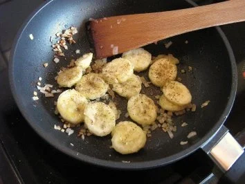 Kabeljaufilets auf Bananen- Curry- Safransoße... - Rezept - Bild Nr. 3