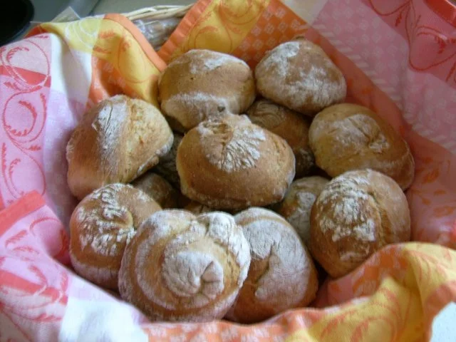 Buttermilch - Dinkelbrötchen - Rezept