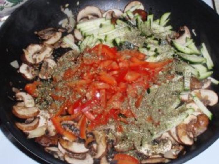 Champignon-Gemüse-Nudelpfanne - Rezept - kochbar.de