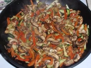 Rezept: Champignon-Gemüse-Nudelpfanne Bild Nr. 7 Champignon-Gemüse-Nudelpfanne - Rezept - Bild Nr. 7