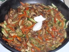 Rezept: Champignon-Gemüse-Nudelpfanne Bild Nr. 8 Champignon-Gemüse-Nudelpfanne - Rezept - Bild Nr. 8