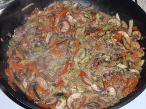 Rezept: Champignon-Gemüse-Nudelpfanne Bild Nr. 9 Champignon-Gemüse-Nudelpfanne - Rezept - Bild Nr. 9