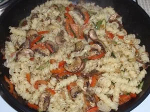 Rezept: Champignon-Gemüse-Nudelpfanne Bild Nr. 10 Champignon-Gemüse-Nudelpfanne - Rezept - Bild Nr. 10