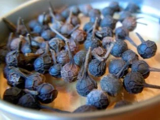 Rezept: Thymian-Zitronen-Frikadellen mit gebratenen Drillingen und karamellisierten Tomaten Bild Nr. 2 Thymian-Zitronen-Frikadellen mit gebratenen Drillingen und karamellisierten Tomaten - Rezept - Bild Nr. 2