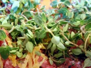 Rezept: Thymian-Zitronen-Frikadellen mit gebratenen Drillingen und karamellisierten Tomaten Bild Nr. 4 Thymian-Zitronen-Frikadellen mit gebratenen Drillingen und karamellisierten Tomaten - Rezept - Bild Nr. 4