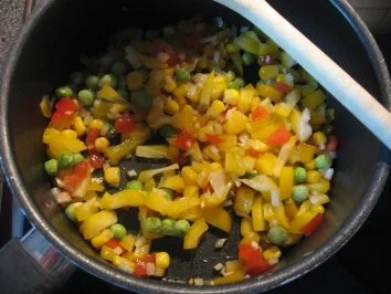 Djuvec-Reis Vegetarisch - roter Gemüsereis - Rezept - Bild Nr. 2