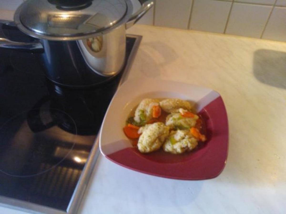 Grießklößchensuppe mit Gemüse, pikant - Rezept
