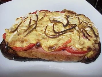 Zwiebel-Leberkäse mit Senfhaube - Rezept - Bild Nr. 2