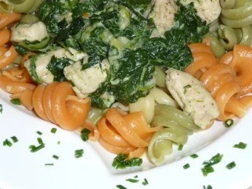 Rezept: Pasta tricolore mit Spinat Pasta tricolore mit Spinat - Rezept
