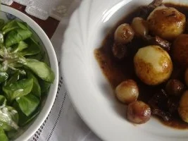 Rezept: Hirschgulasch in Rotweinsauce Hirschgulasch in Rotweinsauce - Rezept