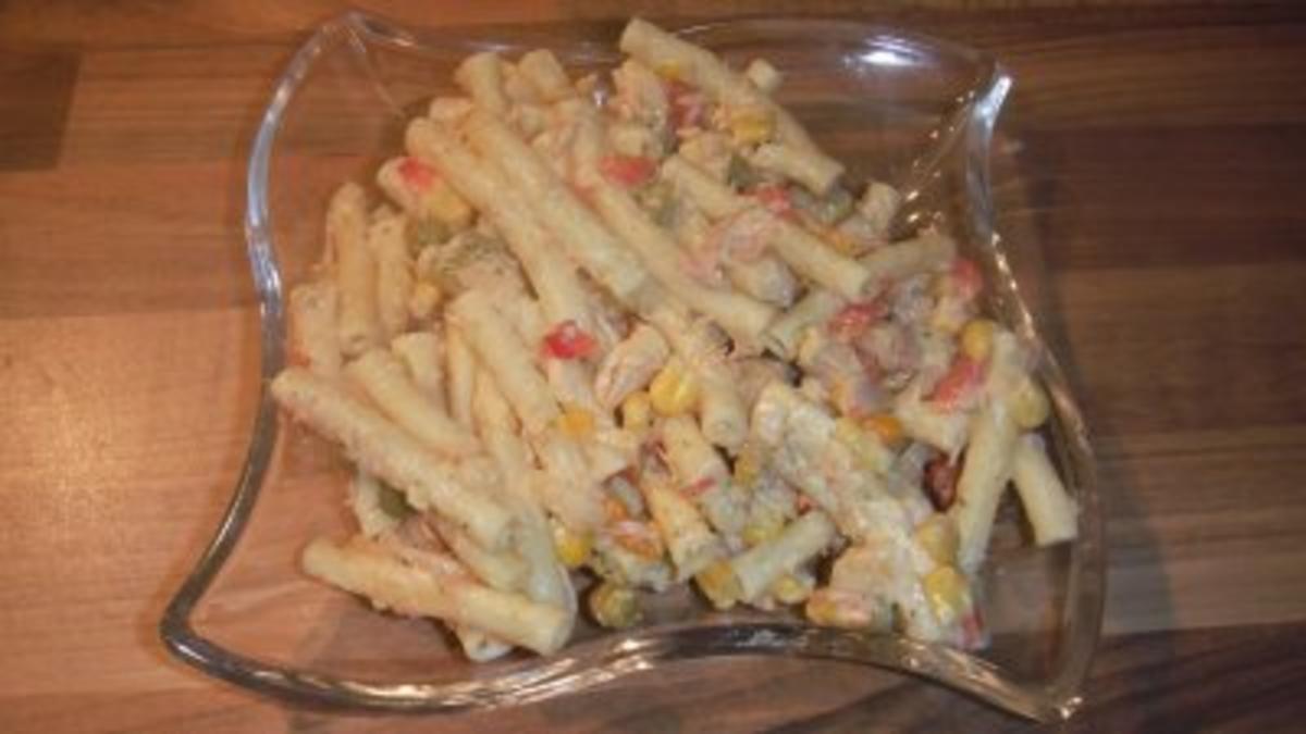 Nudelsalat mit Thunfisch - Rezept mit Bild - kochbar.de