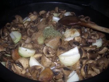 Rezept: Champignonpfanne mit Hackbällchen... Bild Nr. 4 Champignonpfanne mit Hackbällchen... - Rezept - Bild Nr. 4