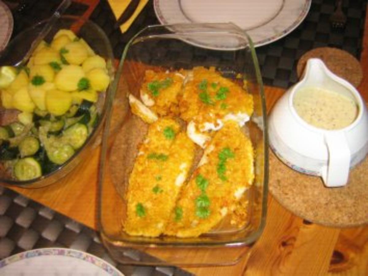 Fischvariatonen in einer Knusperkruste mit Salzkartoffeln und Zuchinigemüse - Rezept - Bild Nr. 5