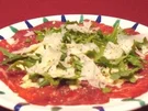 Rezept: Carpaccio mit selbst gemachter Mayonnaise, Rucola und Parmesan Carpaccio mit selbst gemachter Mayonnaise, Rucola und Parmesan - Rezept