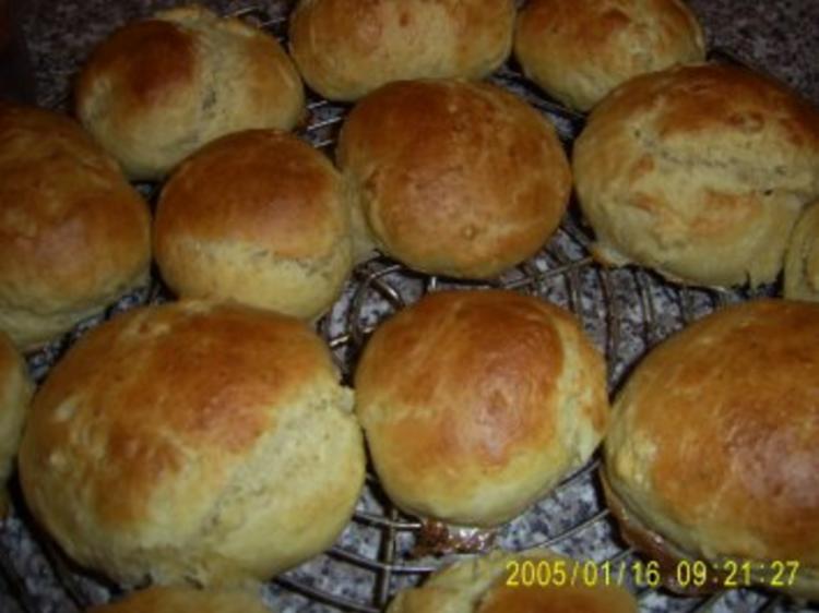 Rosinenbrötchen - einfach - 305 kcal/100g