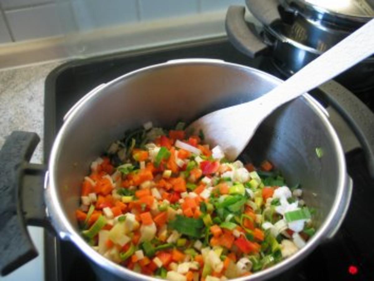 Suppen + Eintöpfe: Alles Gemüse, das noch im Kühlschrank war - Rezept - Bild Nr. 3