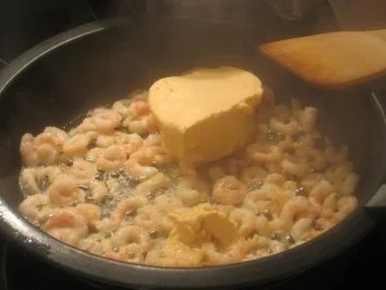 Pasta mit Garnelen in feuriger Tomatencreme-Soße - Rezept - Bild Nr. 3