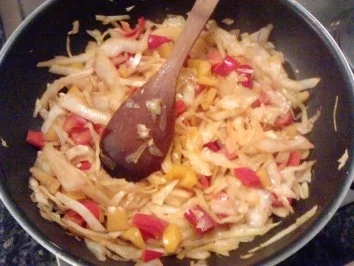 Rezept: Pikante Weißkraut-Pfanne Bild Nr. 2 Pikante Weißkraut-Pfanne - Rezept - Bild Nr. 2