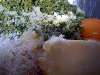 Rezept: Hähnchenbrust unter Pistazienhaube mit Tomaten-Apfel-Confit und Basmati-Reis Bild Nr. 3 Hähnchenbrust unter Pistazienhaube mit Tomaten-Apfel-Confit und Basmati-Reis - Rezept - Bild Nr. 3