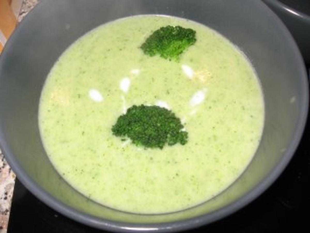 Schnelle Broccolicremesuppe - Rezept mit Bild - kochbar.de