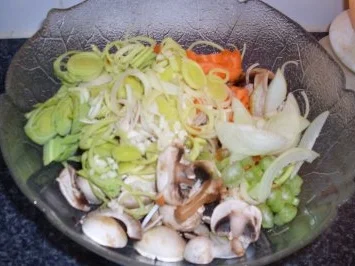 Rezept: Weseler Bauernomelette mit gem. Salat Bild Nr. 3 Weseler Bauernomelette mit gem. Salat - Rezept - Bild Nr. 3