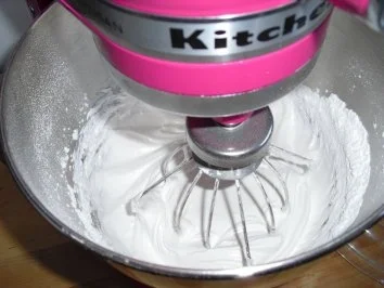 Macarons - Makronen mit weißer Kokos-Schokoladenfüllung - Rezept - Bild Nr. 2