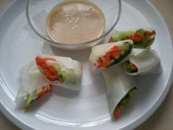 Reispapierröllchen mit Satay Dip - Rezept