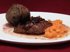 Steaks von Strauß und Känguru mit Kürbis-kartoffelpüree (Froonck Matthée) - Rezept