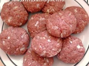 Rezept: Frikadellen mit gestoften Brechböhnchen.... Bild Nr. 4 Frikadellen mit gestoften Brechböhnchen.... - Rezept - Bild Nr. 4