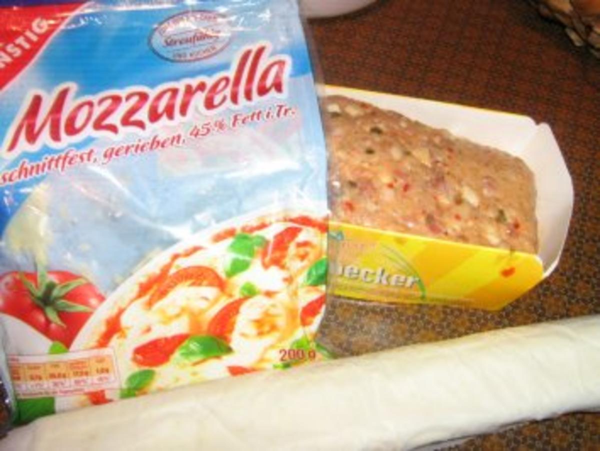 Blätterteig - Pizza - Schnecken pikant gefüllt - Rezept - Bild Nr. 2