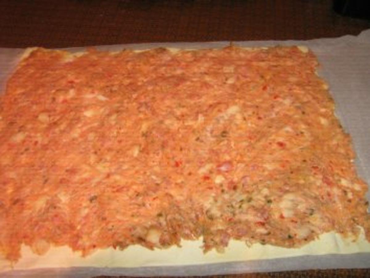 Blätterteig - Pizza - Schnecken pikant gefüllt - Rezept - Bild Nr. 3
