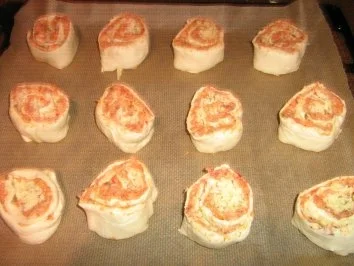 Blätterteig - Pizza - Schnecken pikant gefüllt - Rezept - Bild Nr. 5