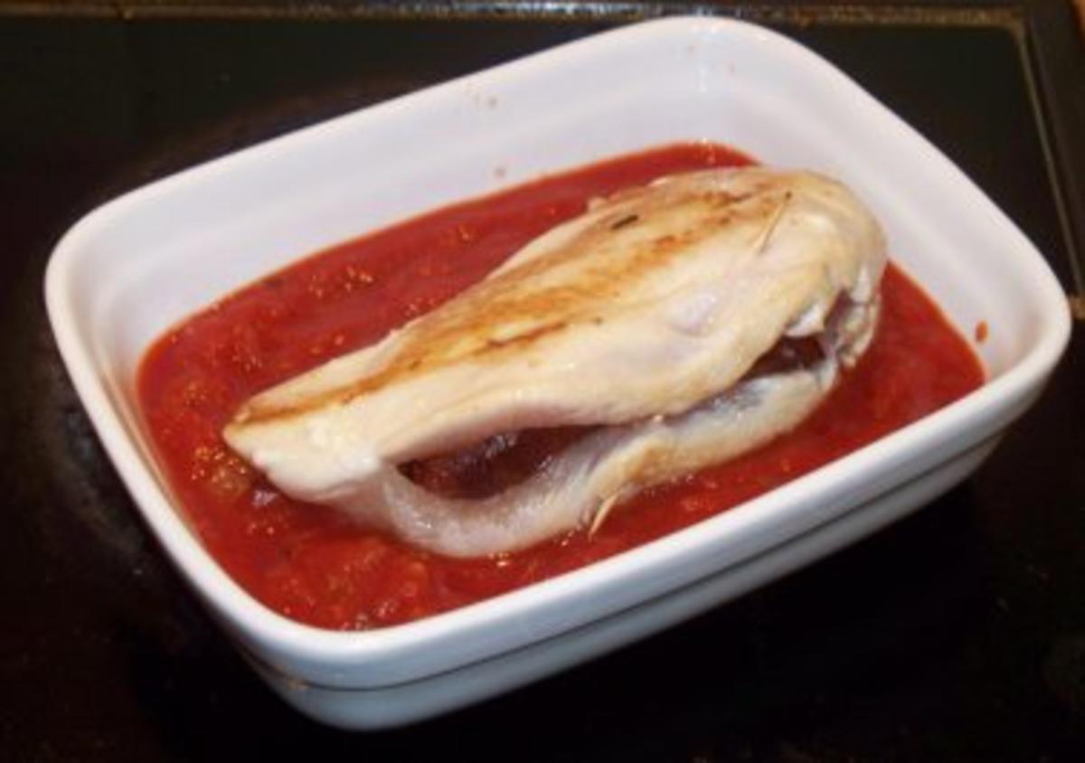 Hähnchenbrust mit Chorizofüllung auf Tomatensauce - Rezept - Bild Nr. 2
