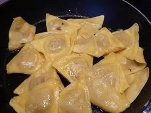 Steinpilzpasta mit Pfifferlingrahmsoße - Rezept - Bild Nr. 4