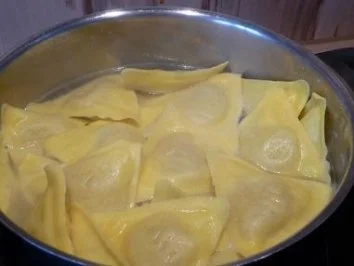 Steinpilzpasta mit Pfifferlingrahmsoße - Rezept - Bild Nr. 3